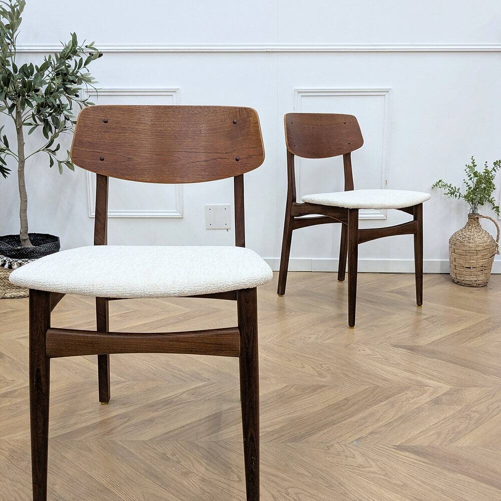 Lot de 2 chaises scandinaves en teck