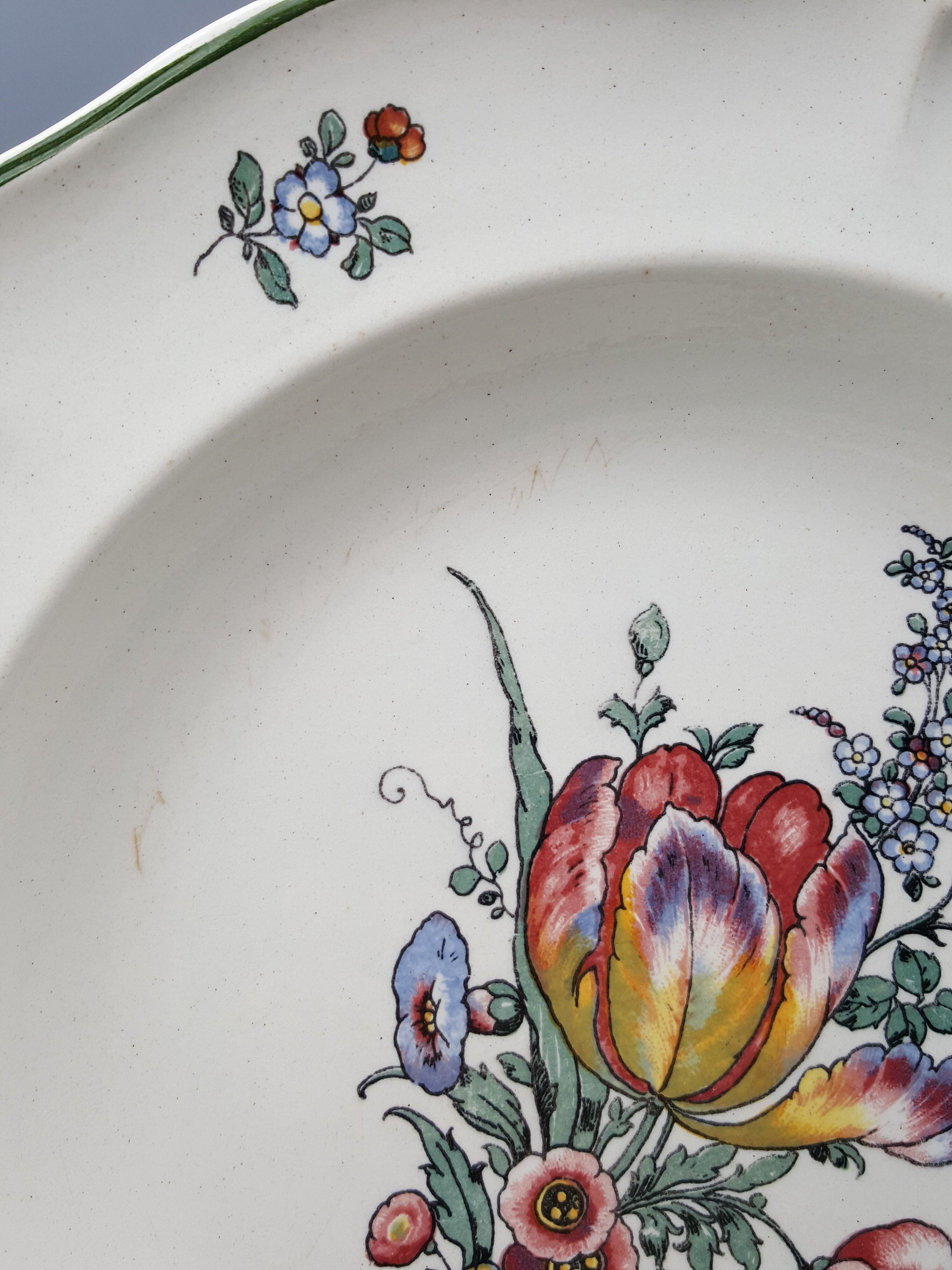 Series of 5 hollow plates Villeroy and Boch décor Mettlach flowers