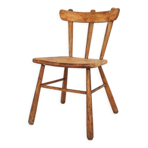 Chaise à dossier en fuseau scandinave