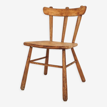 Scandinavian birchwood spindle back chair in the style of Ingvar Hildingson, Sweden 1950's