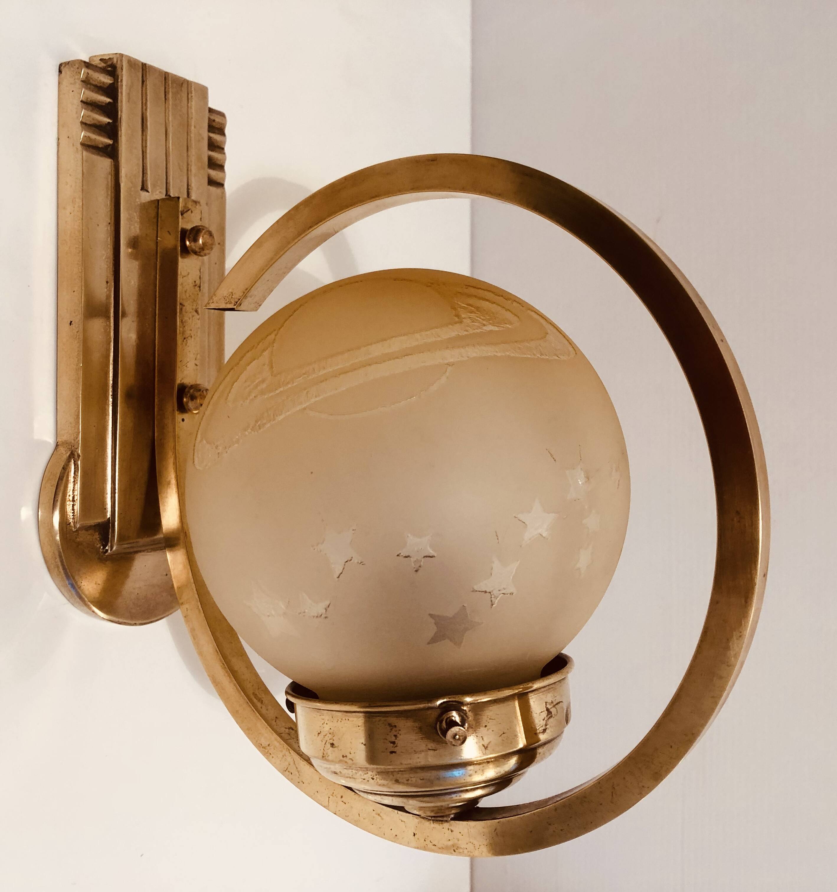 Art Deco wall light 1930-40 signed Deveau brass and glass engraved with stars and planets motif