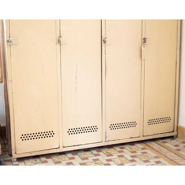 Industrial vestary in 4-door metal