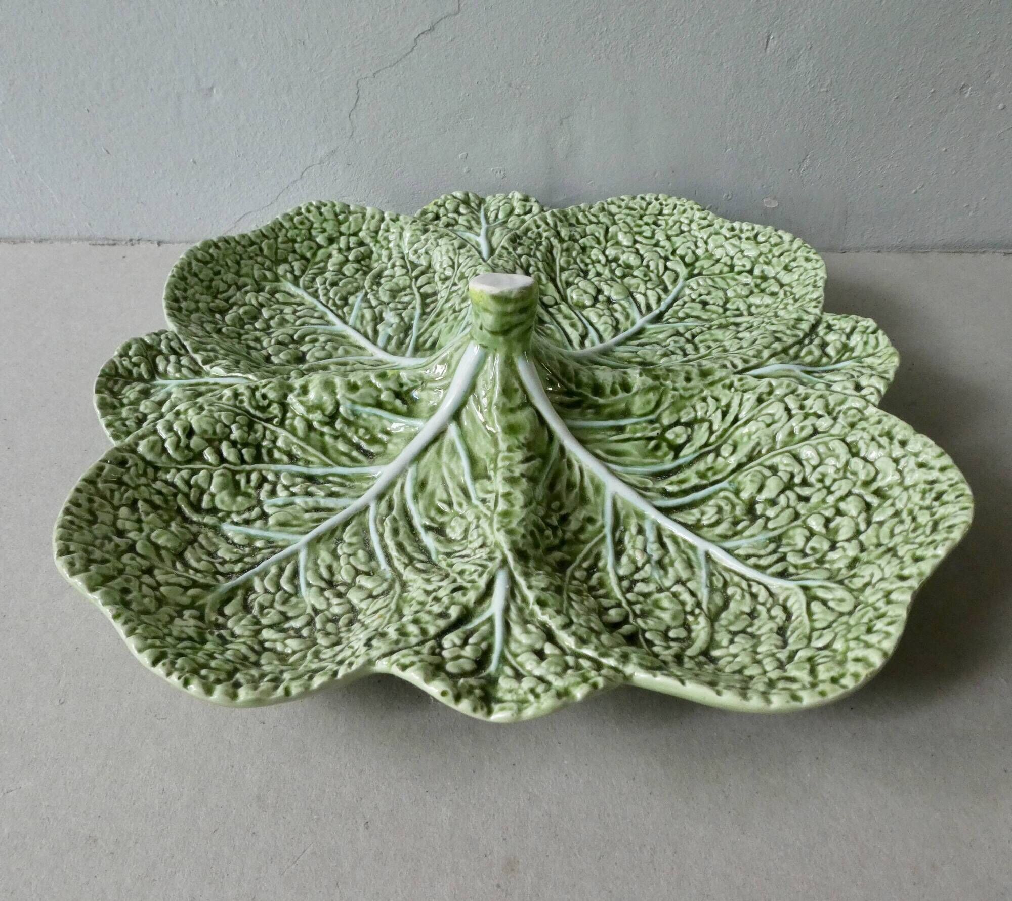 Four-wheeled cup in dabbling, cabbage leaves, Bordallo Pinheiro