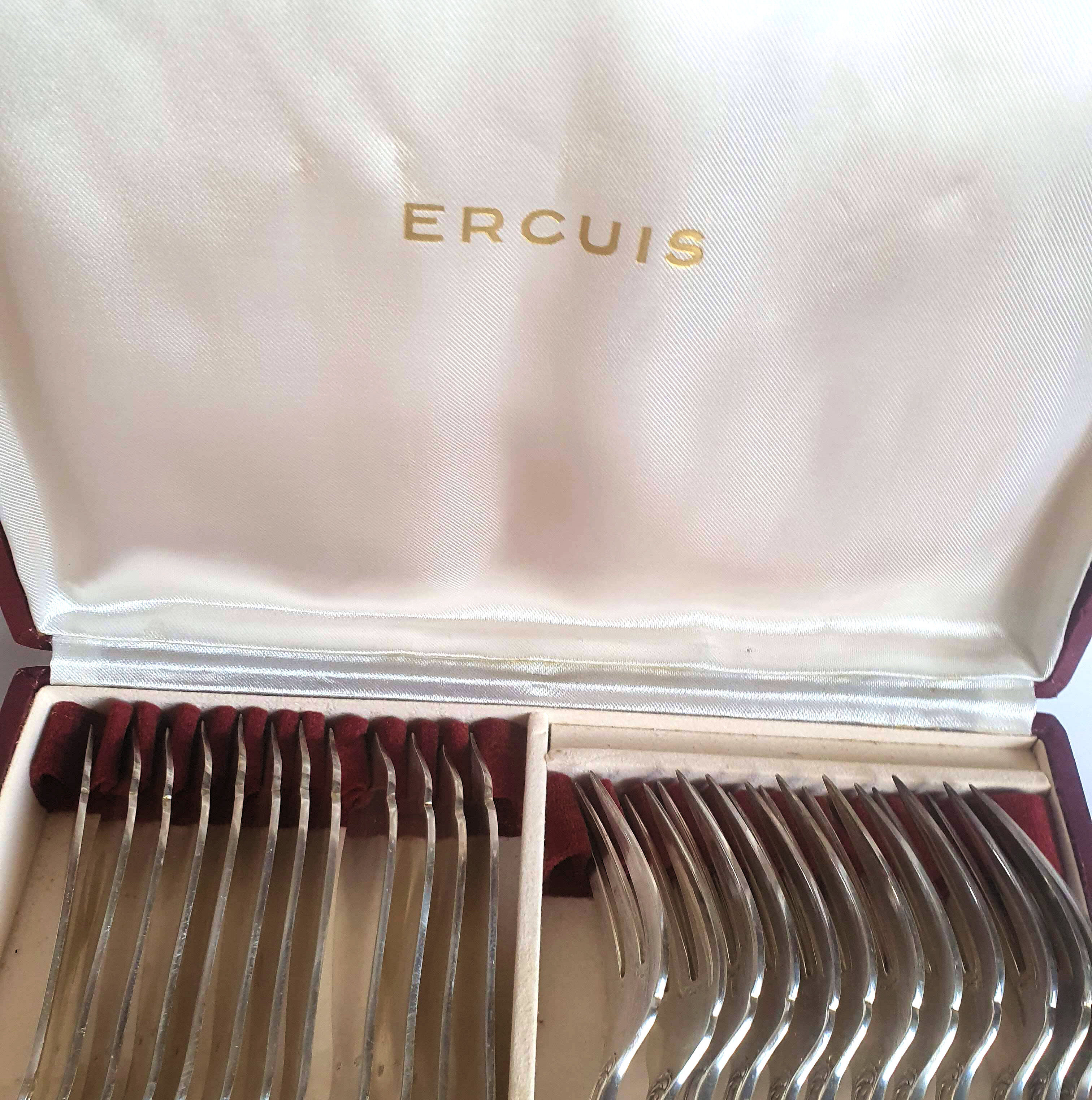 Fish set in silver metal Ercuis