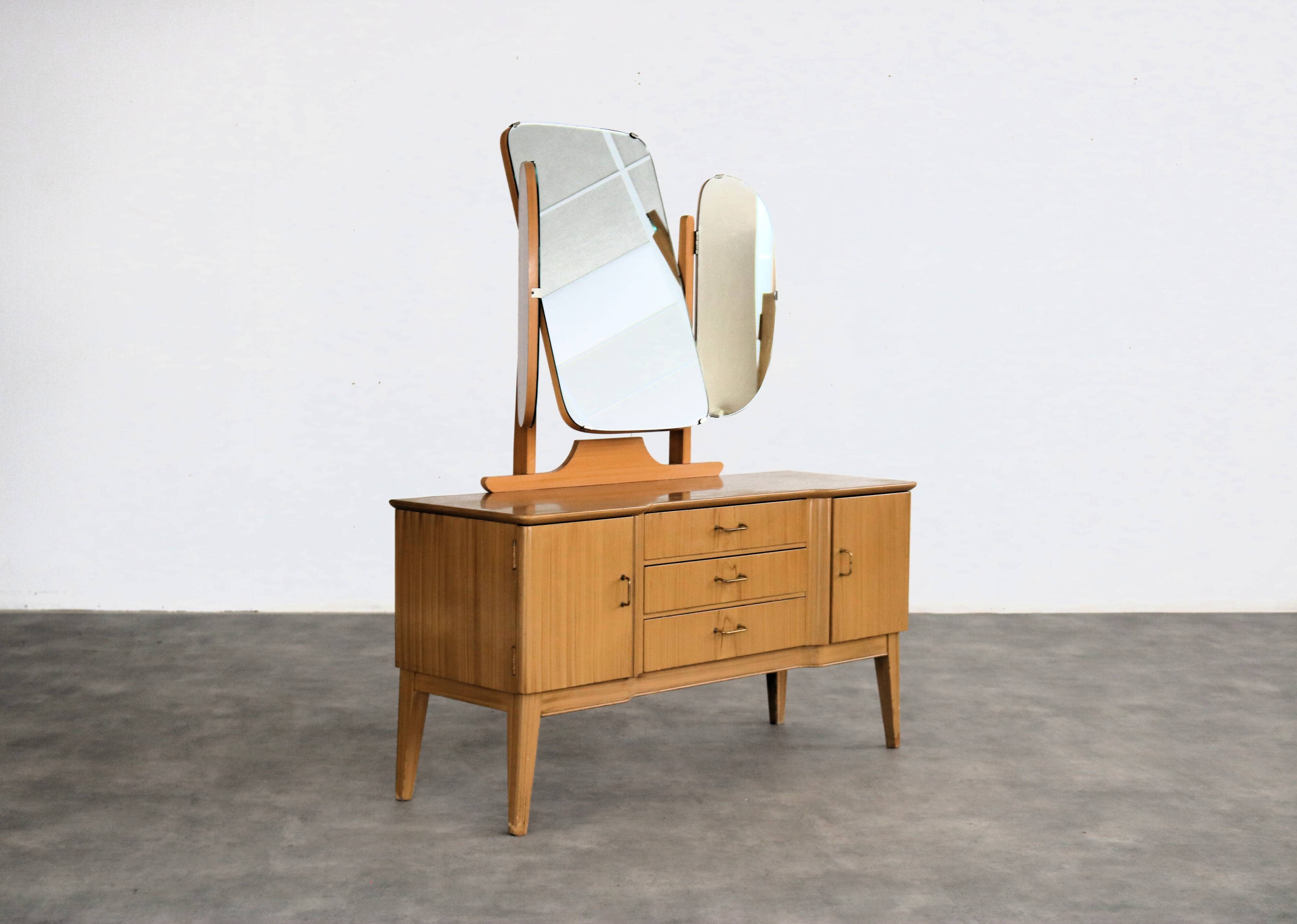 Coiffeuse en bois, laiton et verre, Suède années 1960