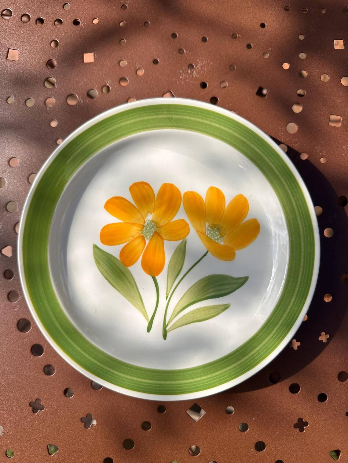lot 3 Vintage Plates "Avallon Decor" Selected by KILT
