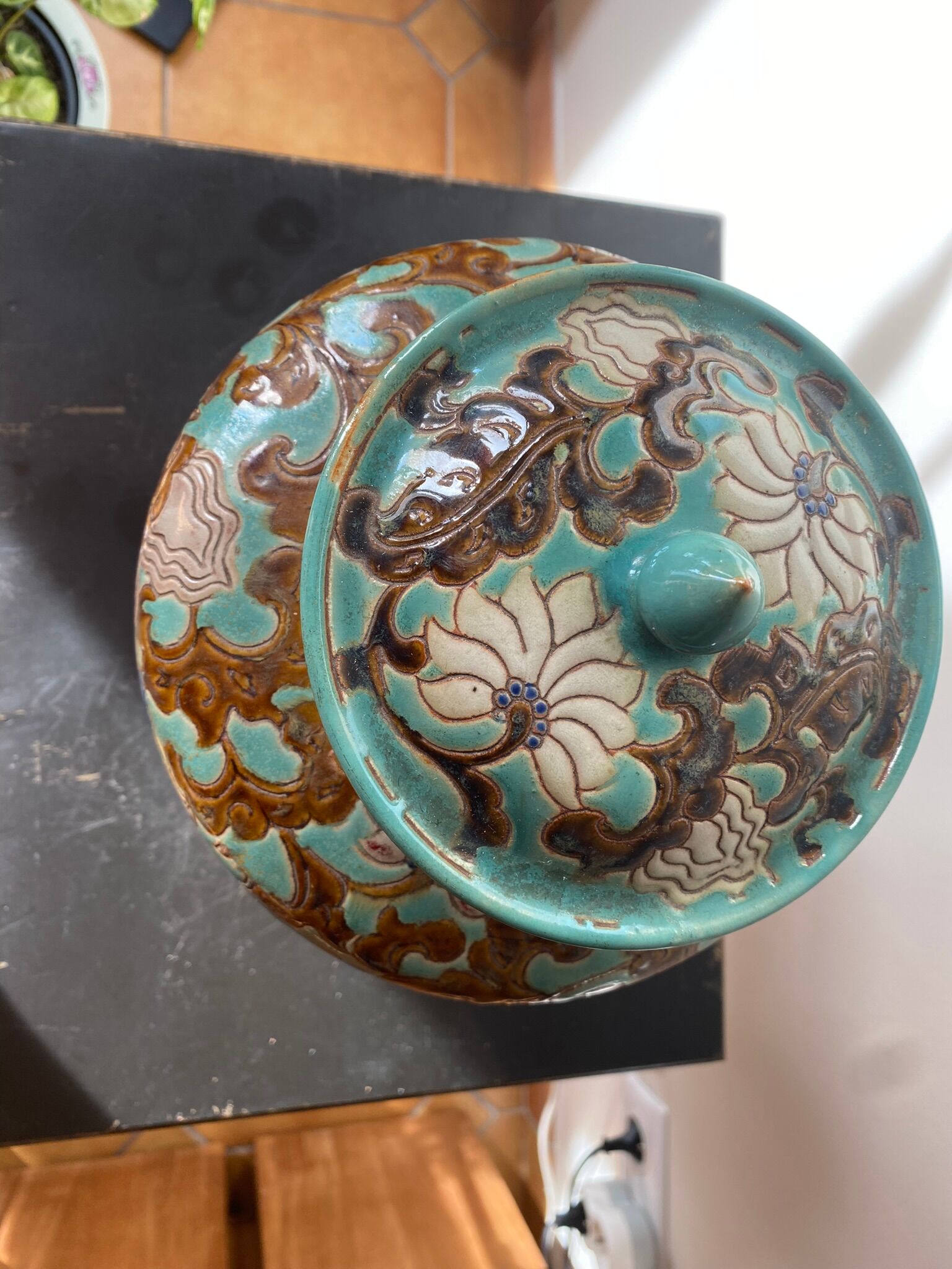 Hibiscus ceramic pot