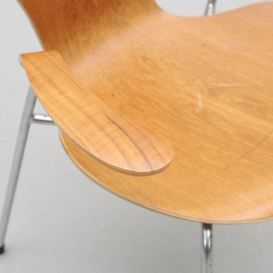 2 chairs Arne Jacobsen "sjuan" Fritz Hansen