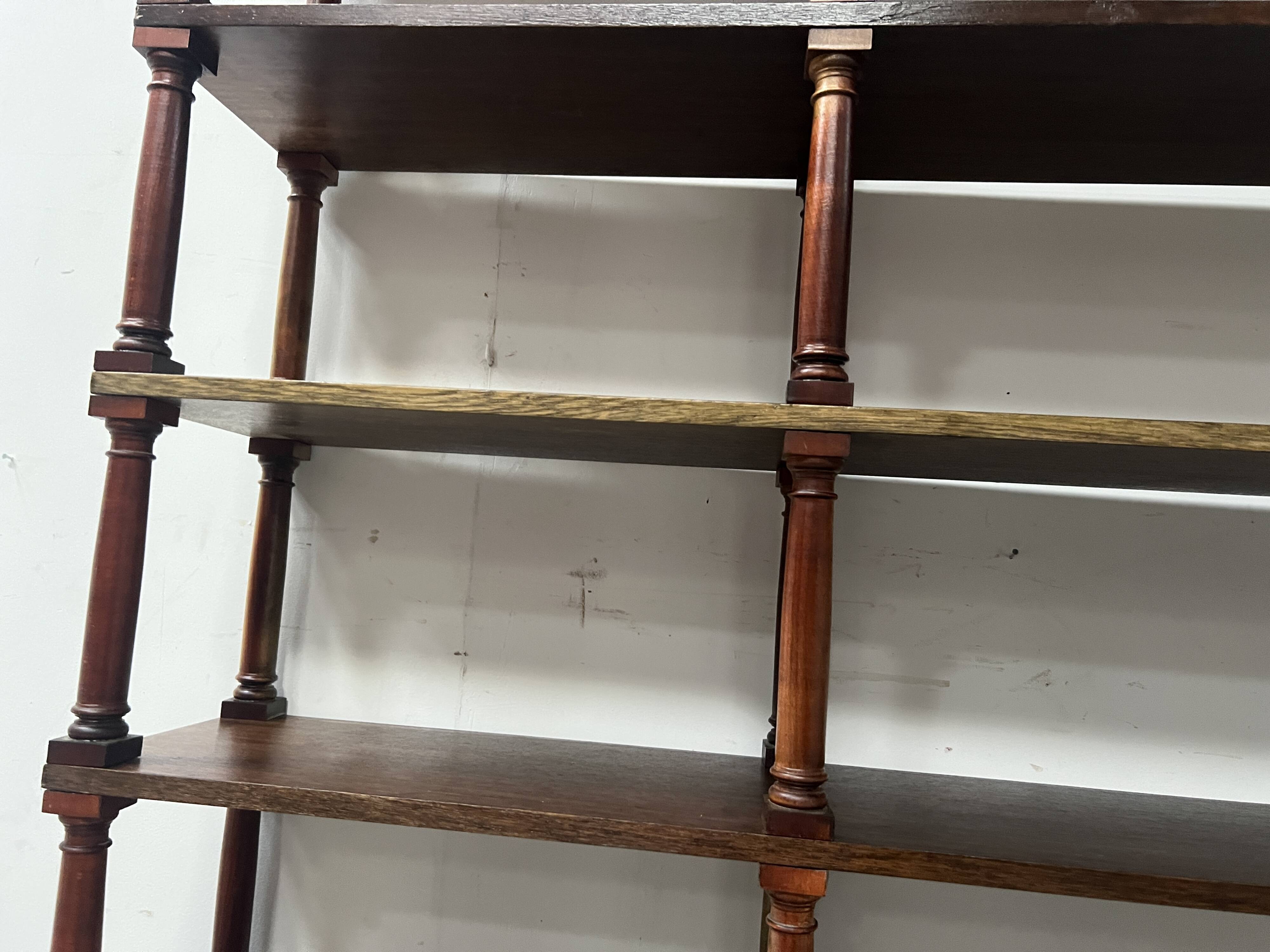 Library with a central wooden recess, 20th century.