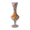 Vase en verre fleuri fleur orange sur pied