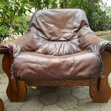 2 Brutalist armchairs in wood and leather 1970