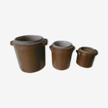 Lot of three pots has old lard