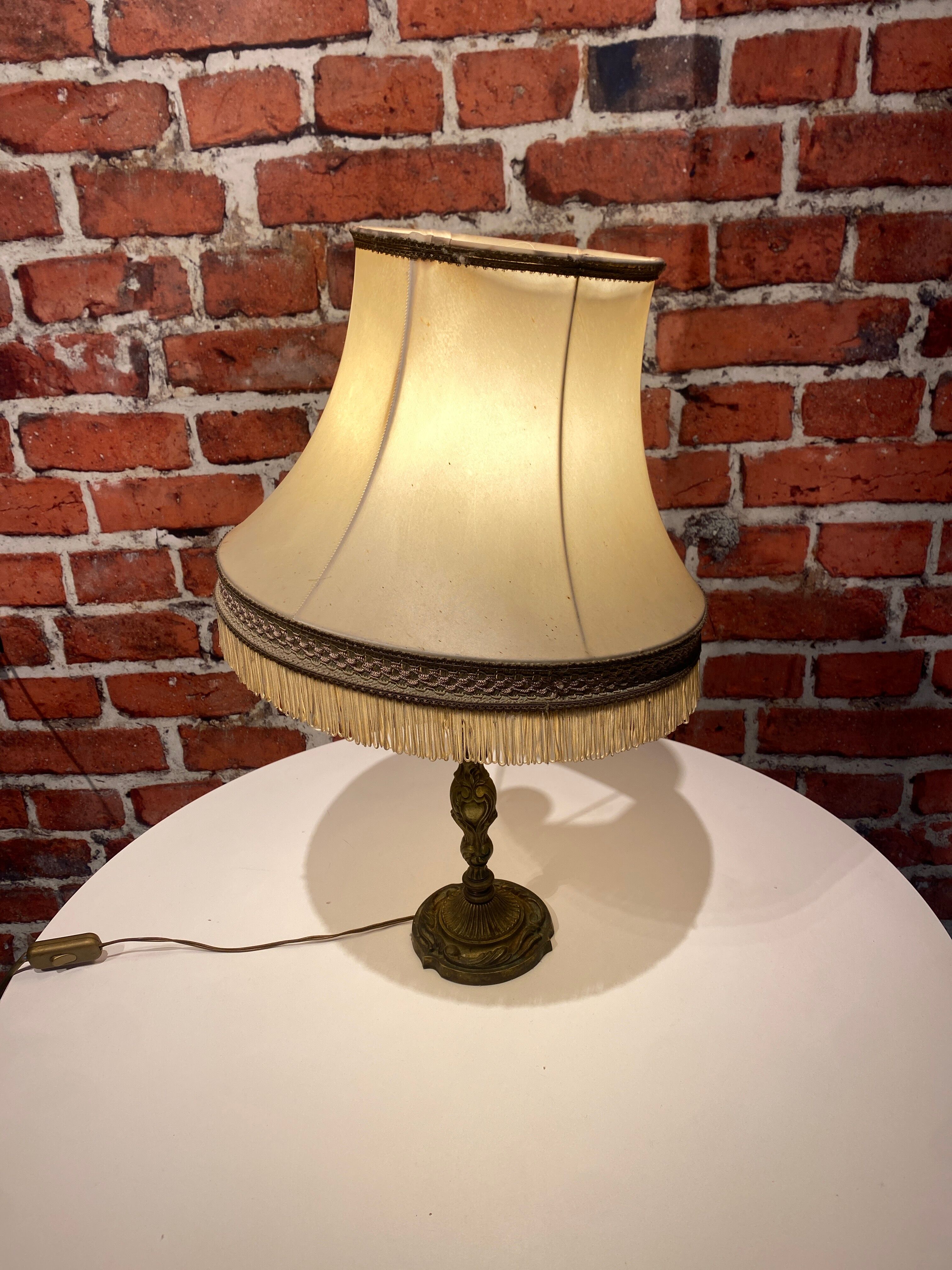 Table lamp