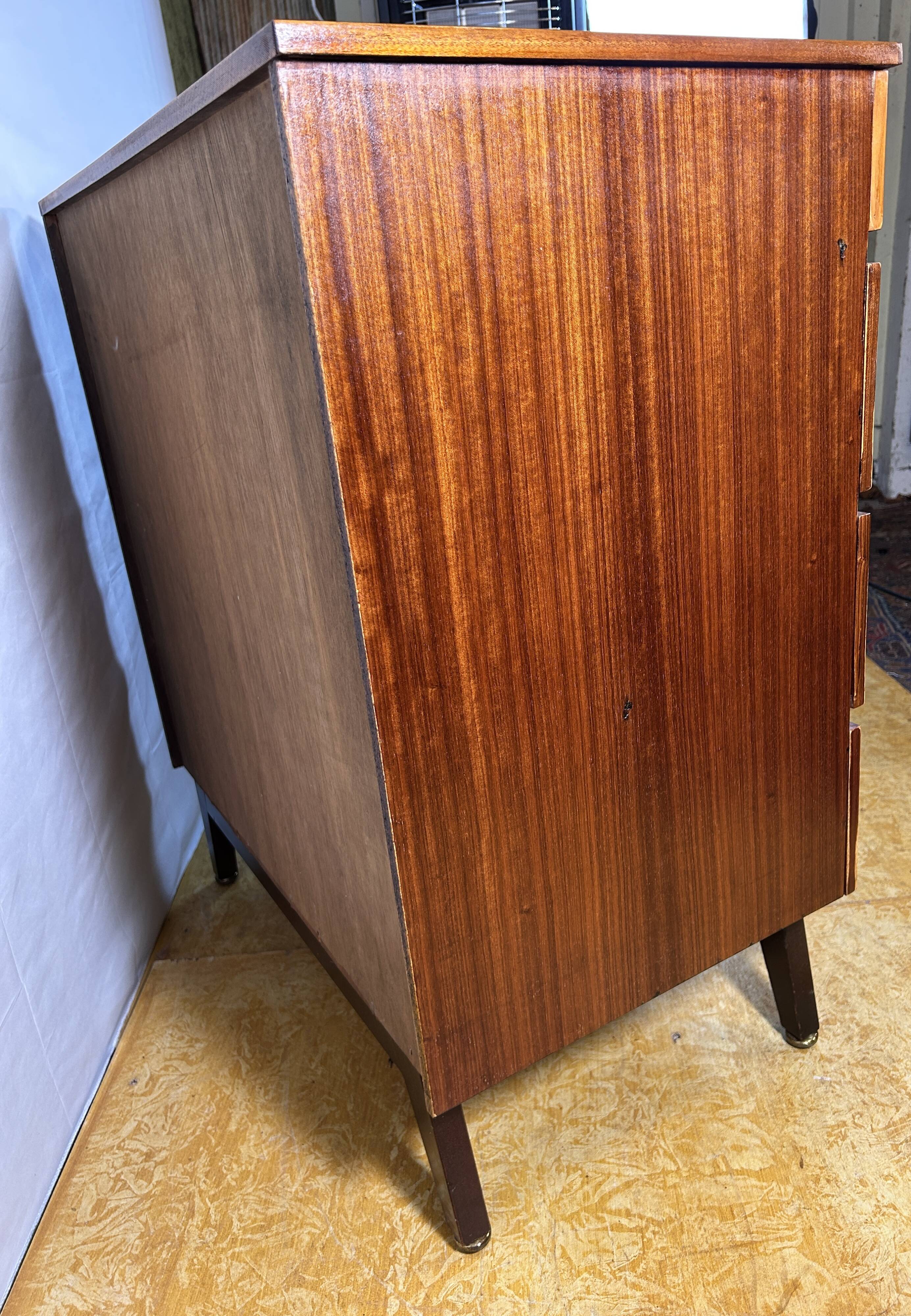 Mid-Century Retro Vintage Teak Chest of Drawers by Meredew (1960s) – Design