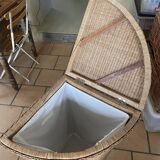 Corner laundry basket