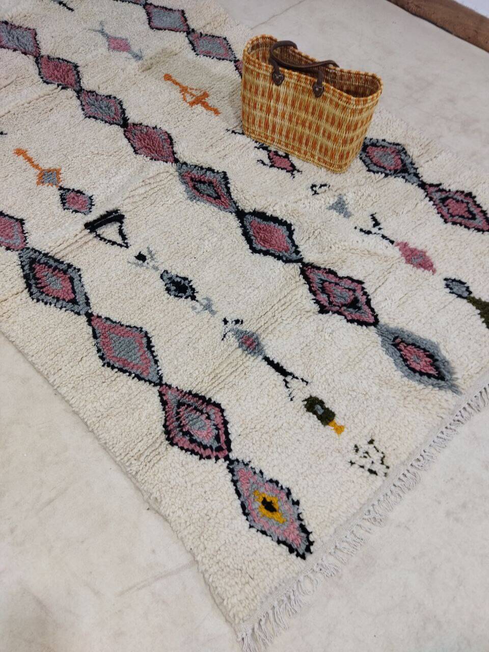 Handmade moroccan berber rug 250 x 146 cm