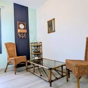 Vintage rattan corner shelf – Natural elegance and airy lines