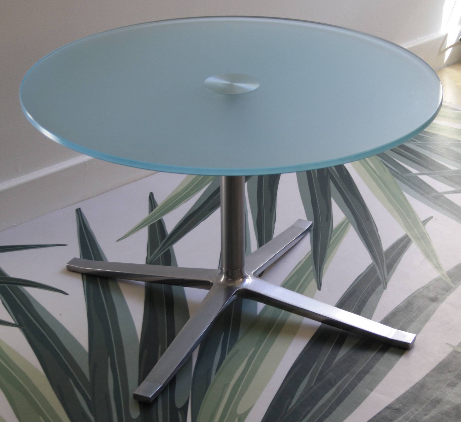 Round coffee table Pearson Lloyd