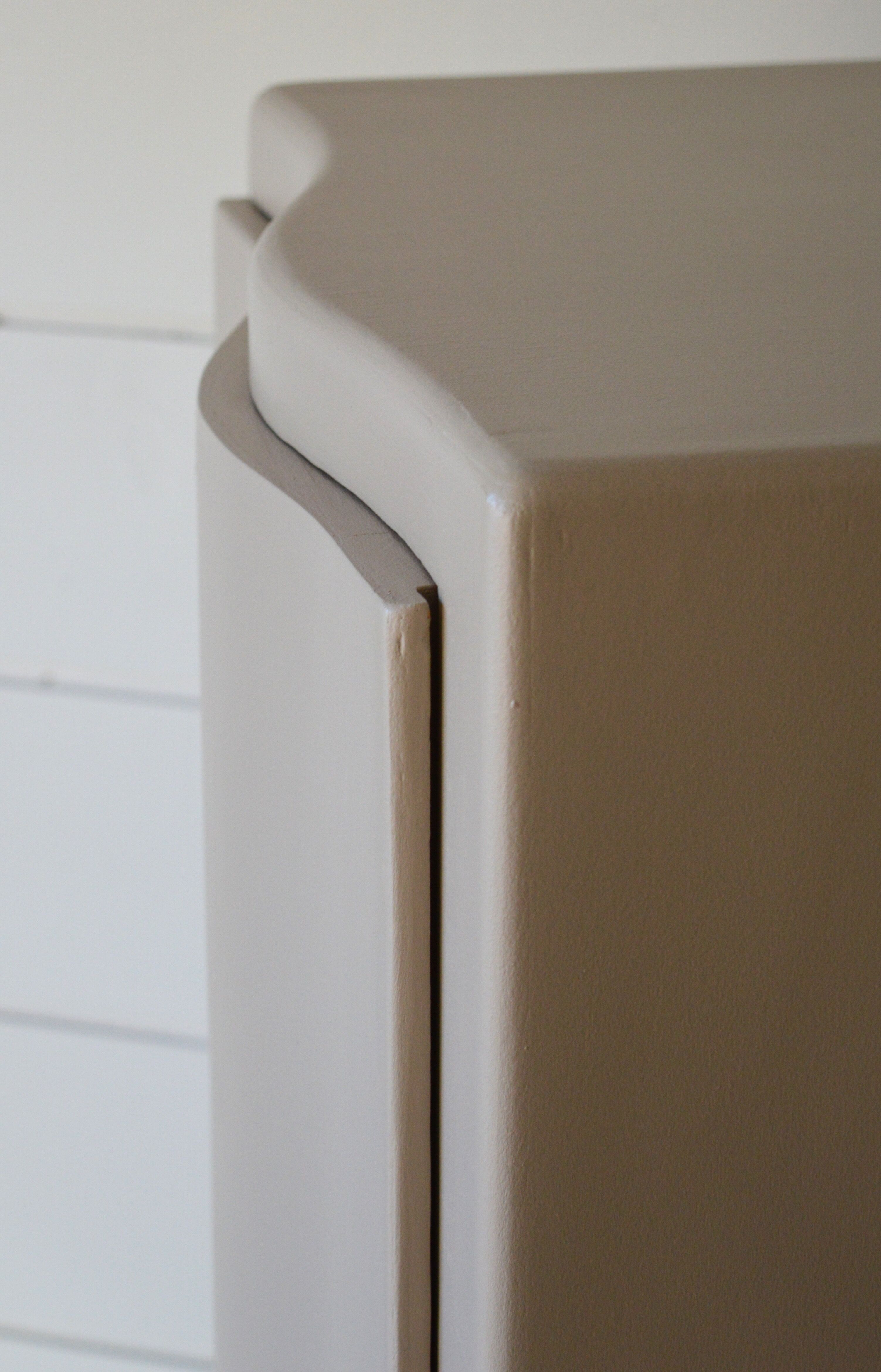 Asymmetrical cabinet