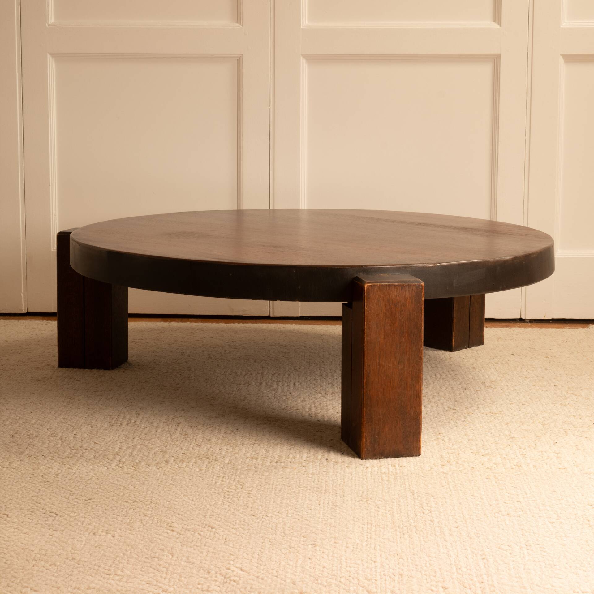 Circular tripod coffee table in oak - 70s