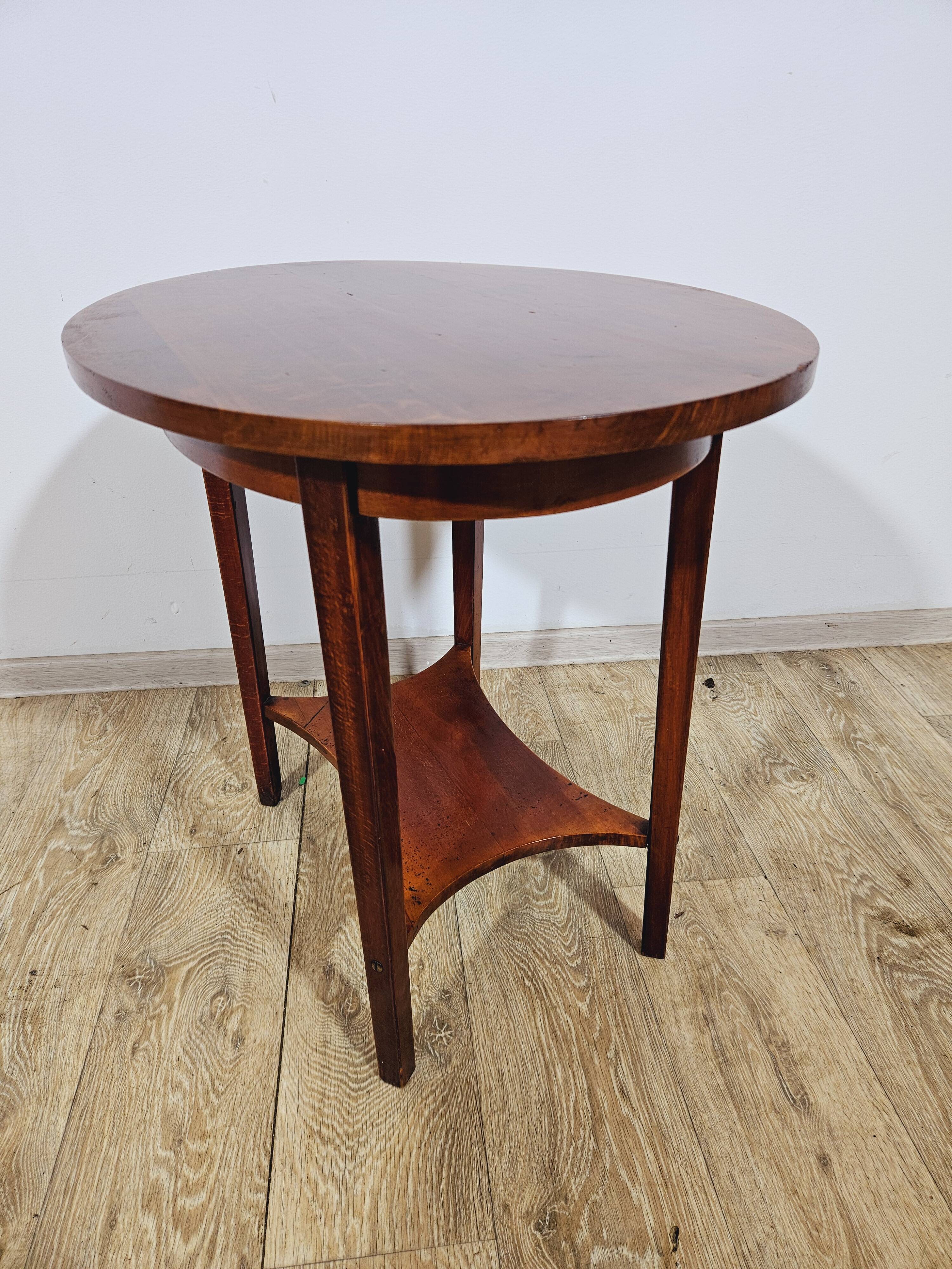 Original oval Thonet table, Osterreich 1930s