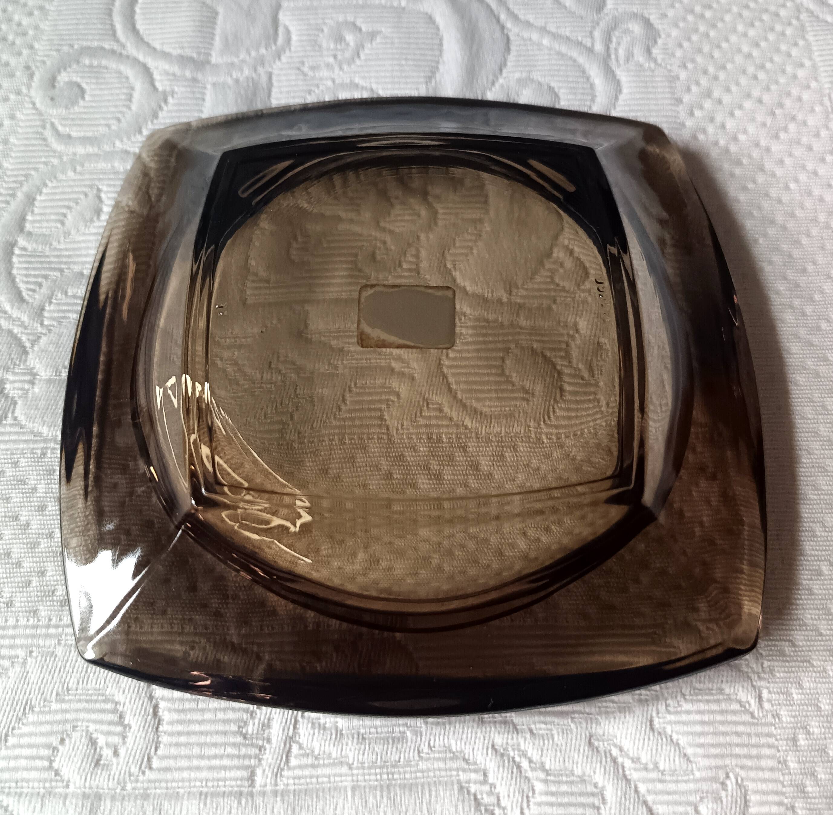 Vintage Luminarc ashtray from the 60s/70s in smoked glass.