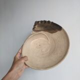 Japanese artisanal vintage cut in beige and gilded bronze ceramic in the shape of a snail shell