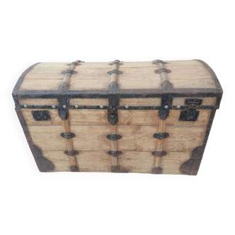 old trunk - 116 cm x 61.5 cm