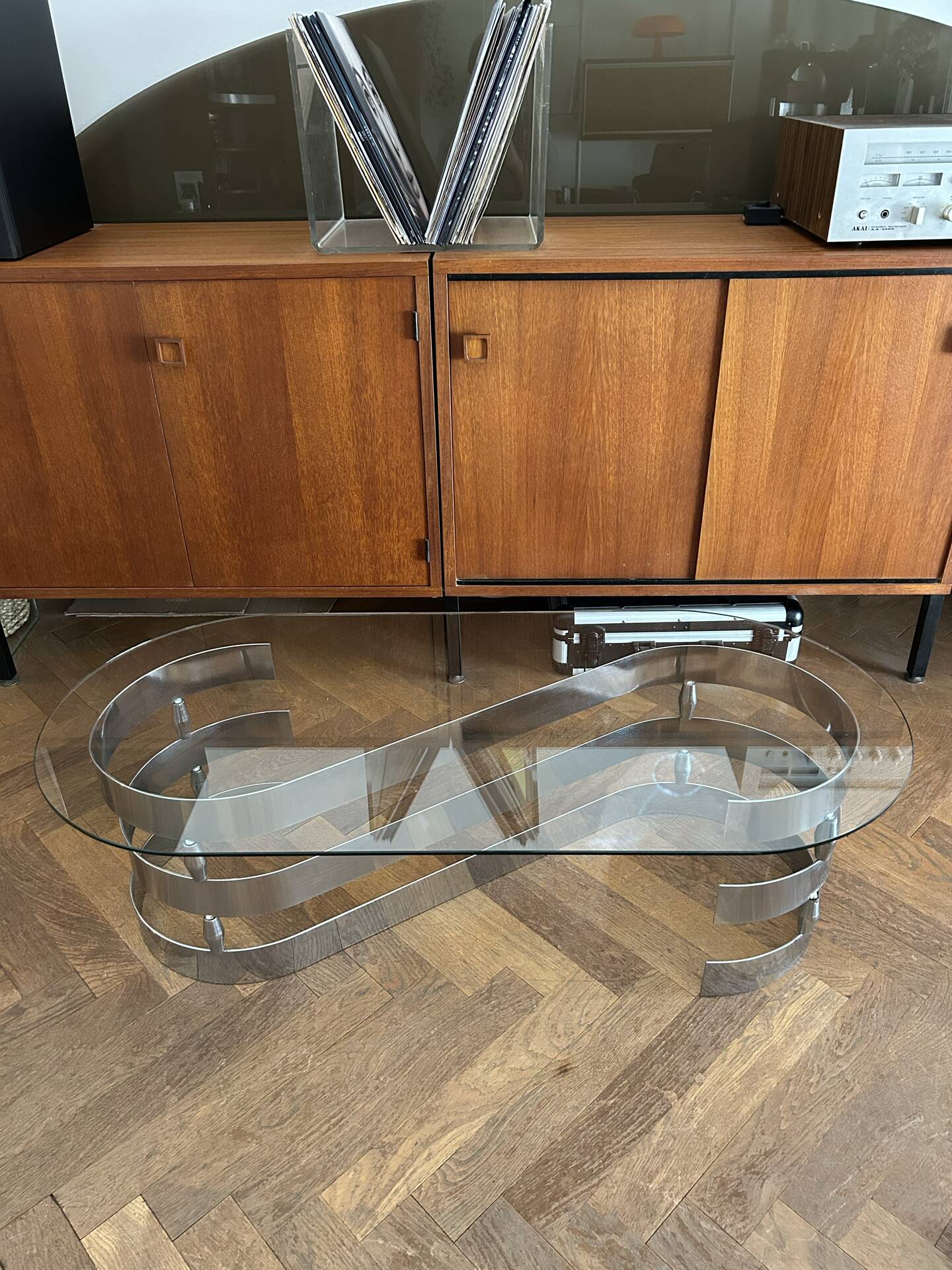 Table basse ovale design années 70 en verre et pieds chromé « S »