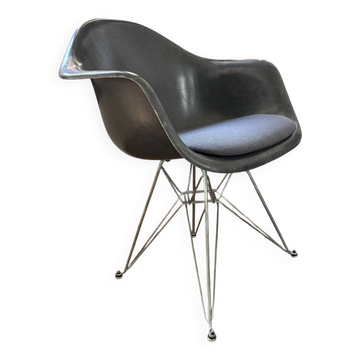 Vintage Eames DAR armchair – Herman Miller / Fehlbaum production