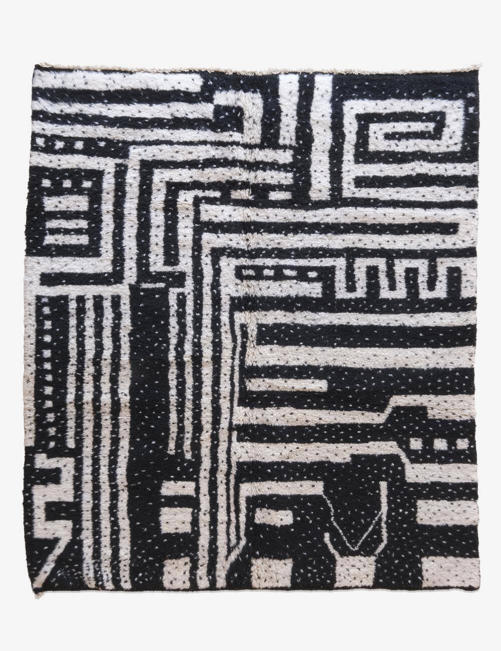 Black and White Rug - 274 x 218 cm