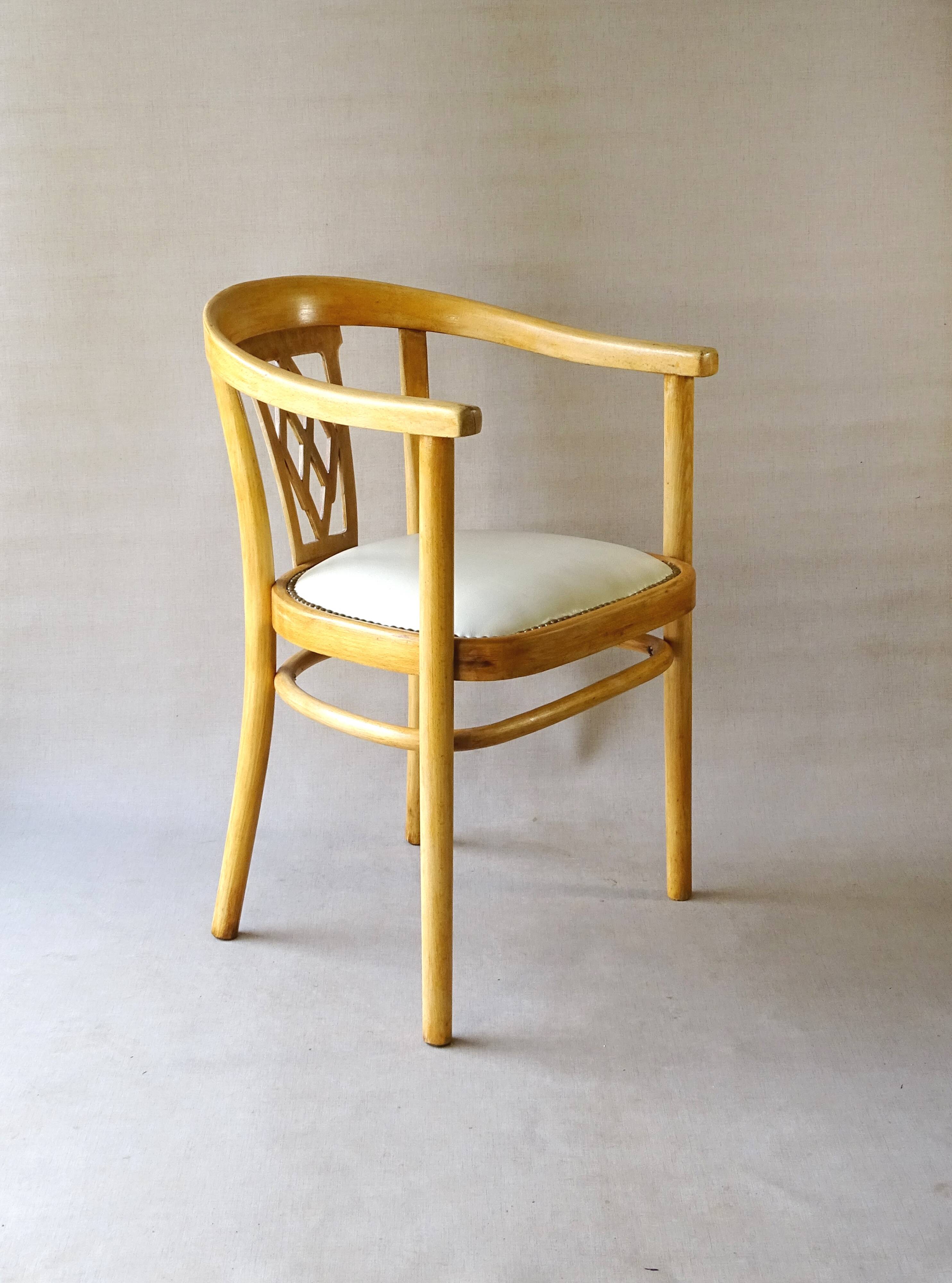 Thonet leather armchair N° A969 F, circa 1930, Art deco