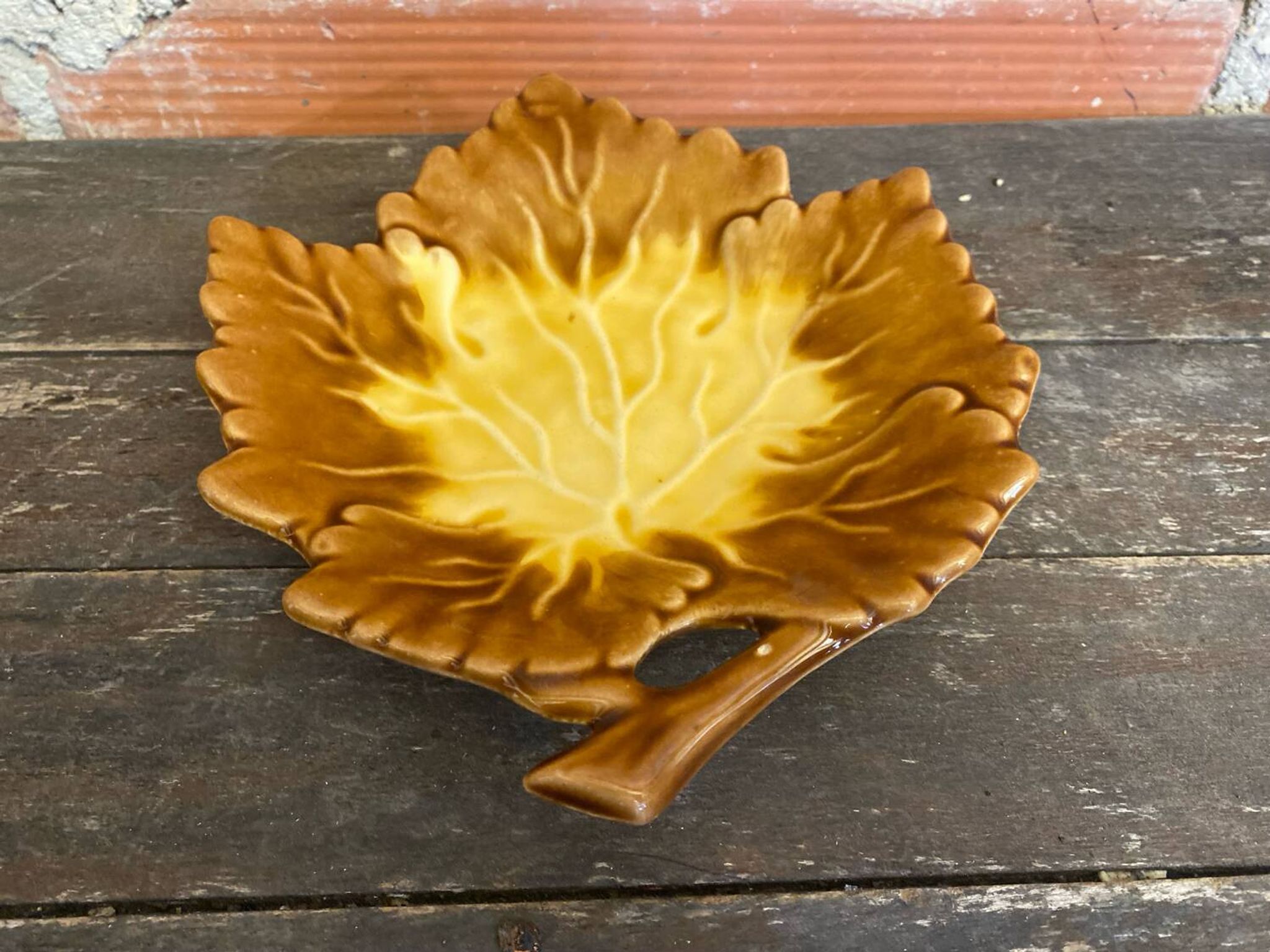 Old orfinox pocket video ceramic leaf shape vintage barbotine #