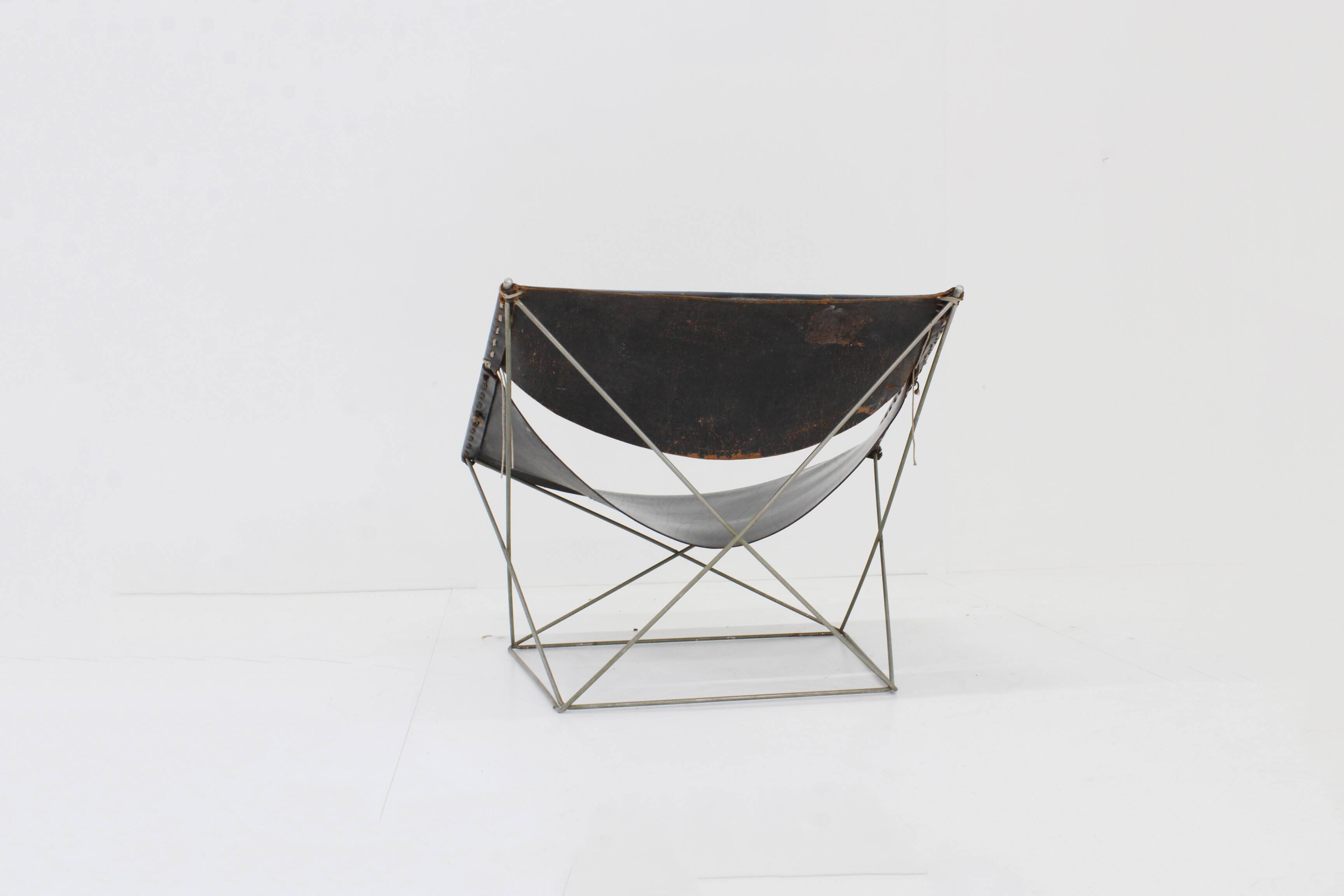 Chaise longue papillon Artifort F675