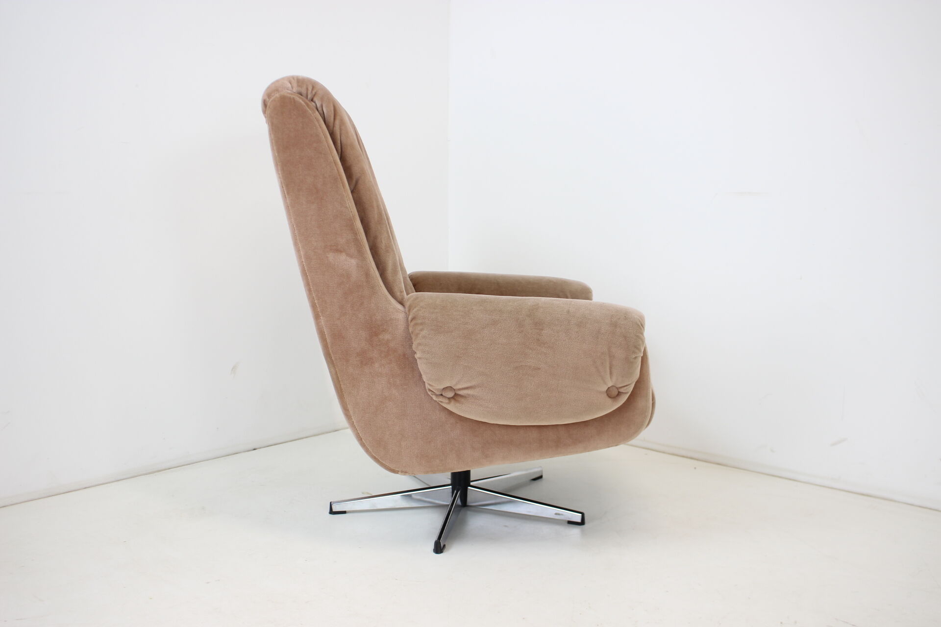 Midcentury swivel leather armchair, peem, finland, 1970s