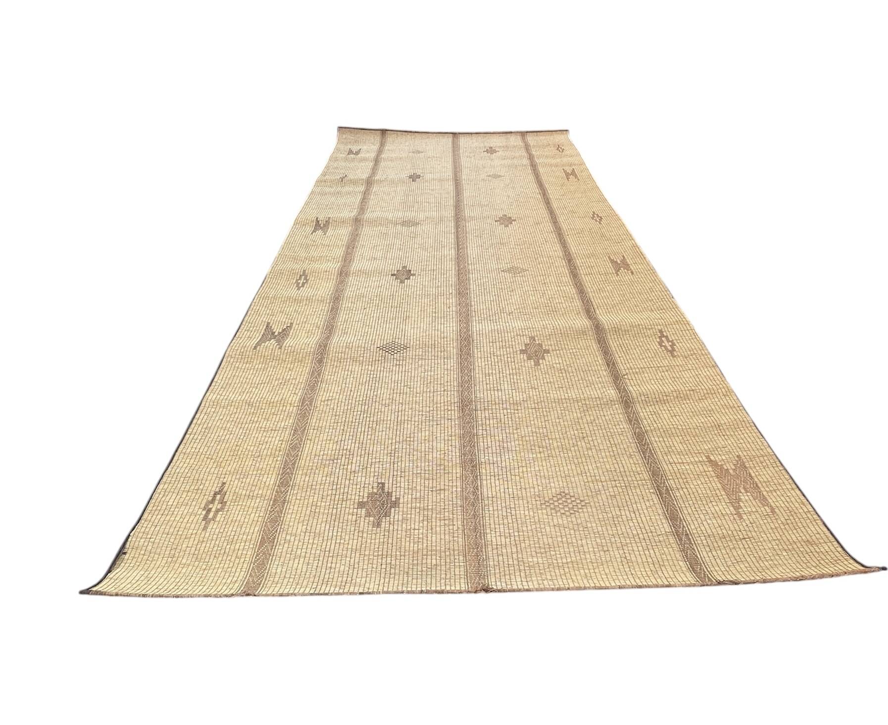 Vintage Tuareg mat in leather and Tuareg reed.