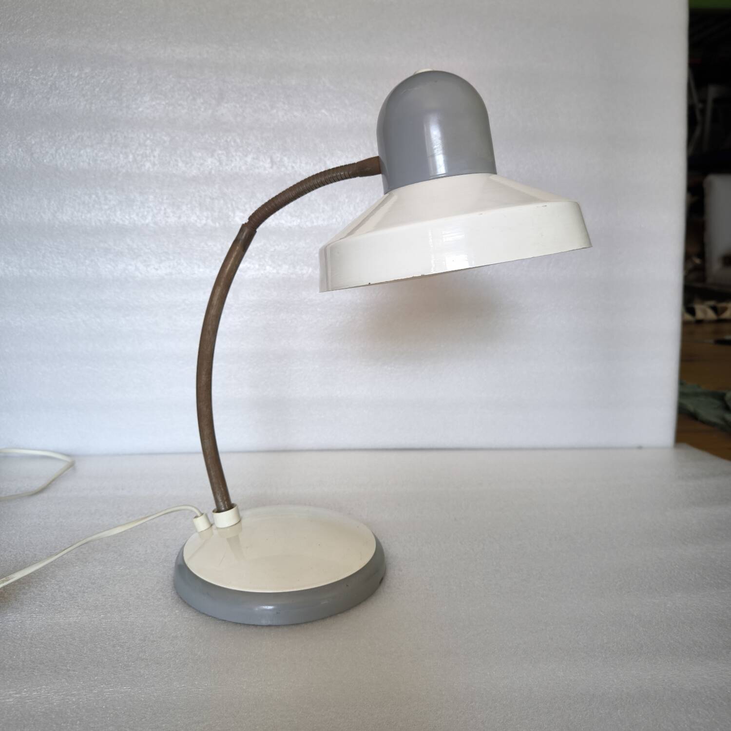 Desk lamp