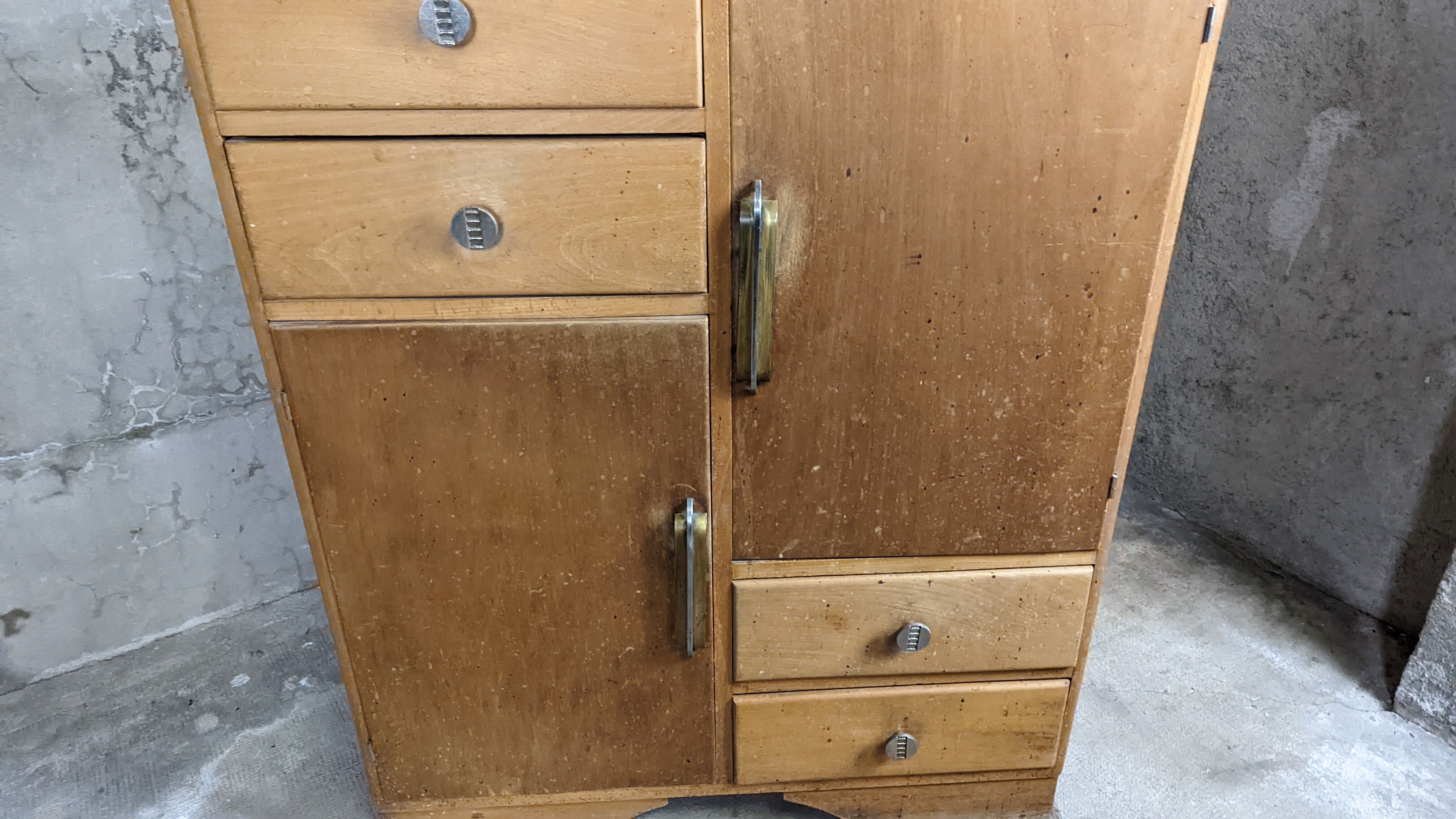 Vintage design chest of drawers