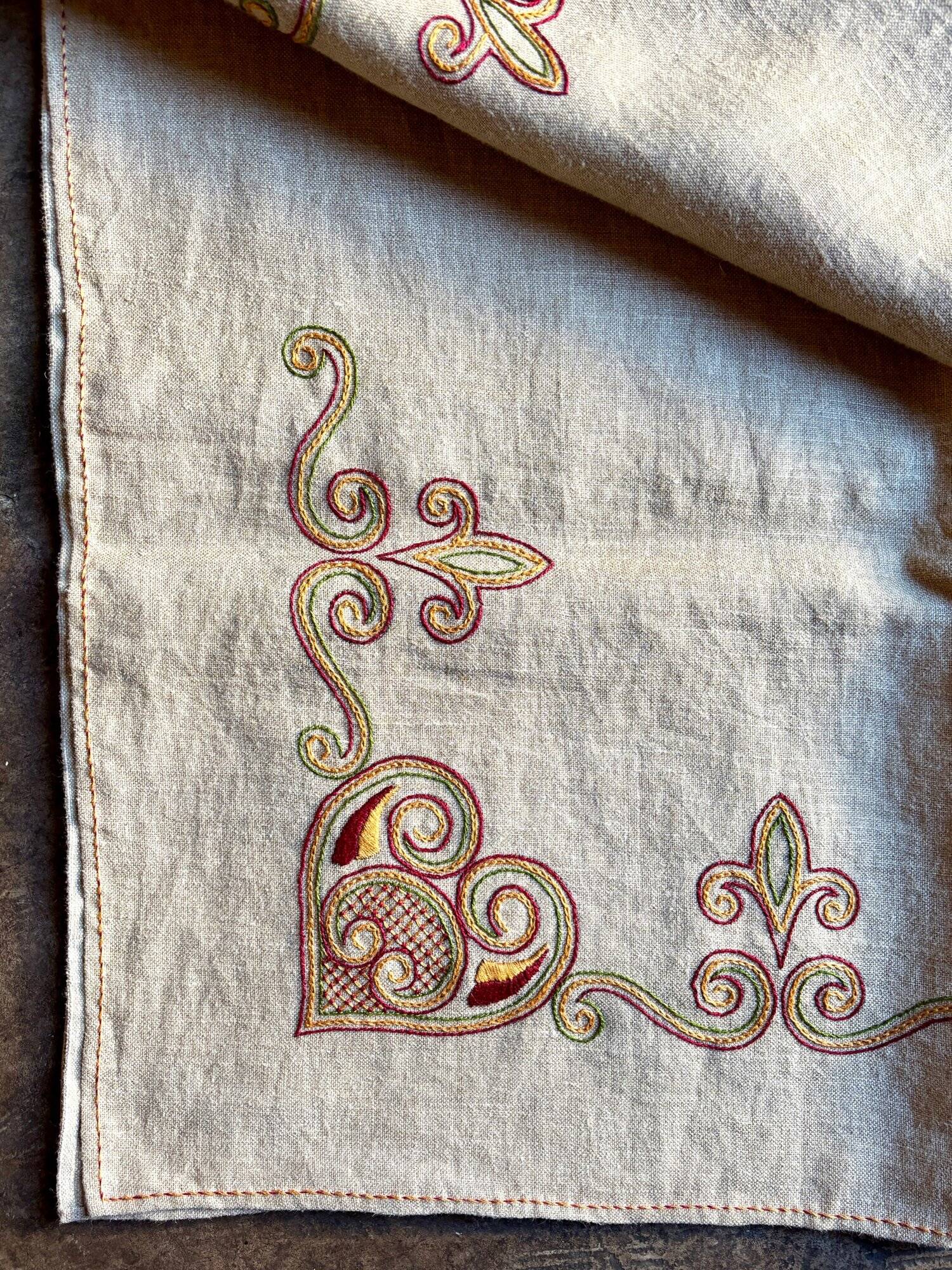 Embroidered hemp tablecloth and 12 napkins