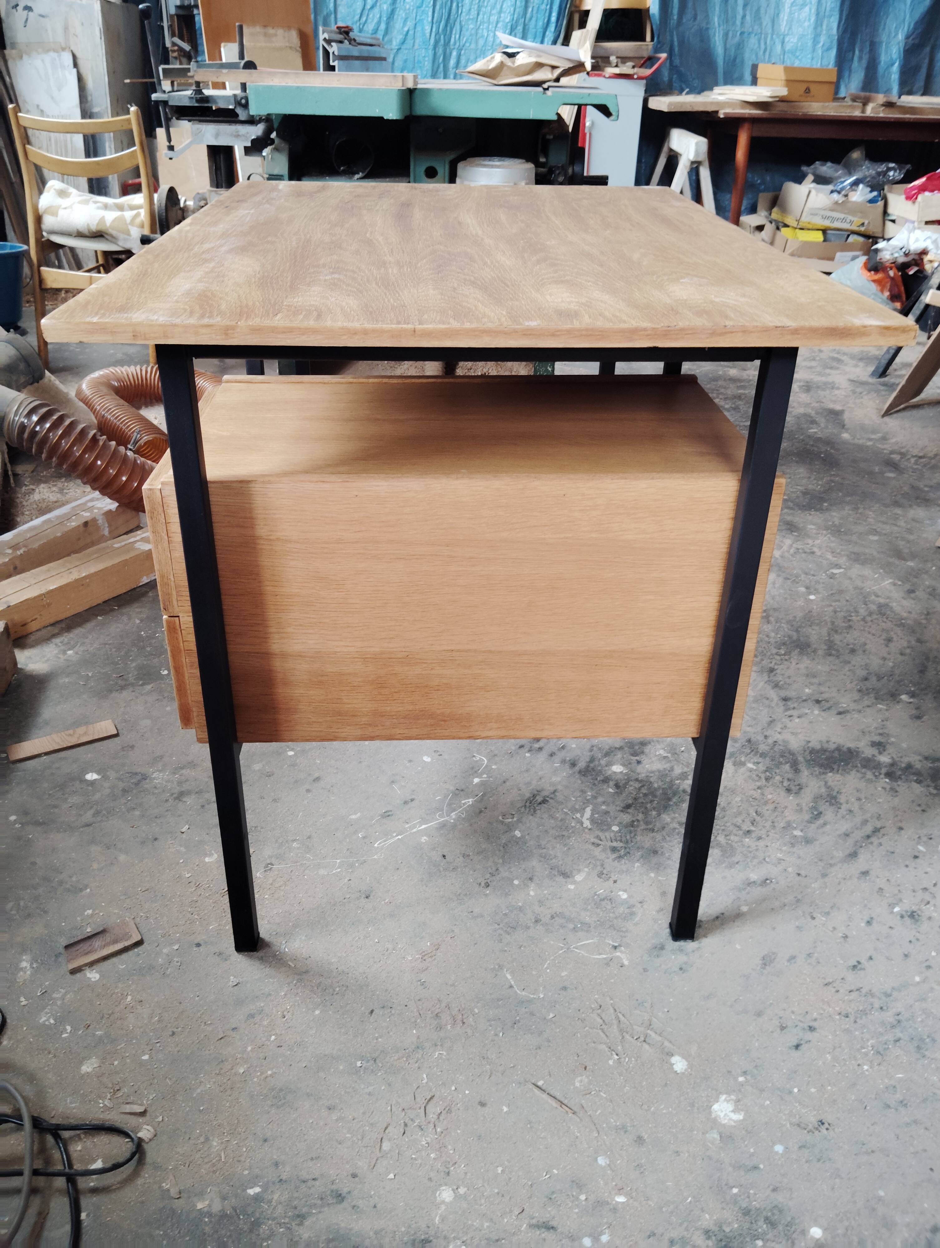 Bureau moderniste ou industriel