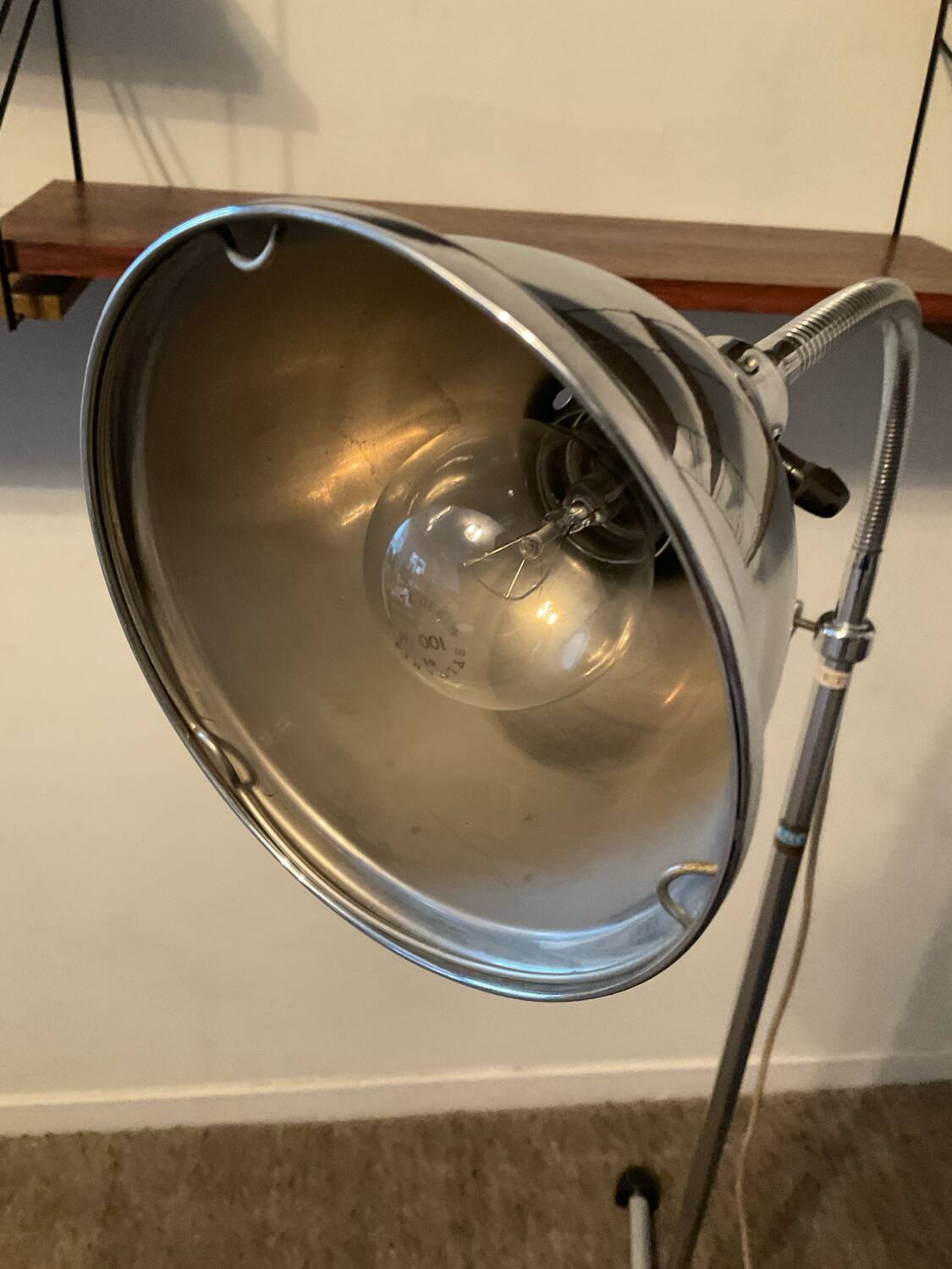 Lampadaire médical ou d’atelier des années 50-60 en métal chromé 