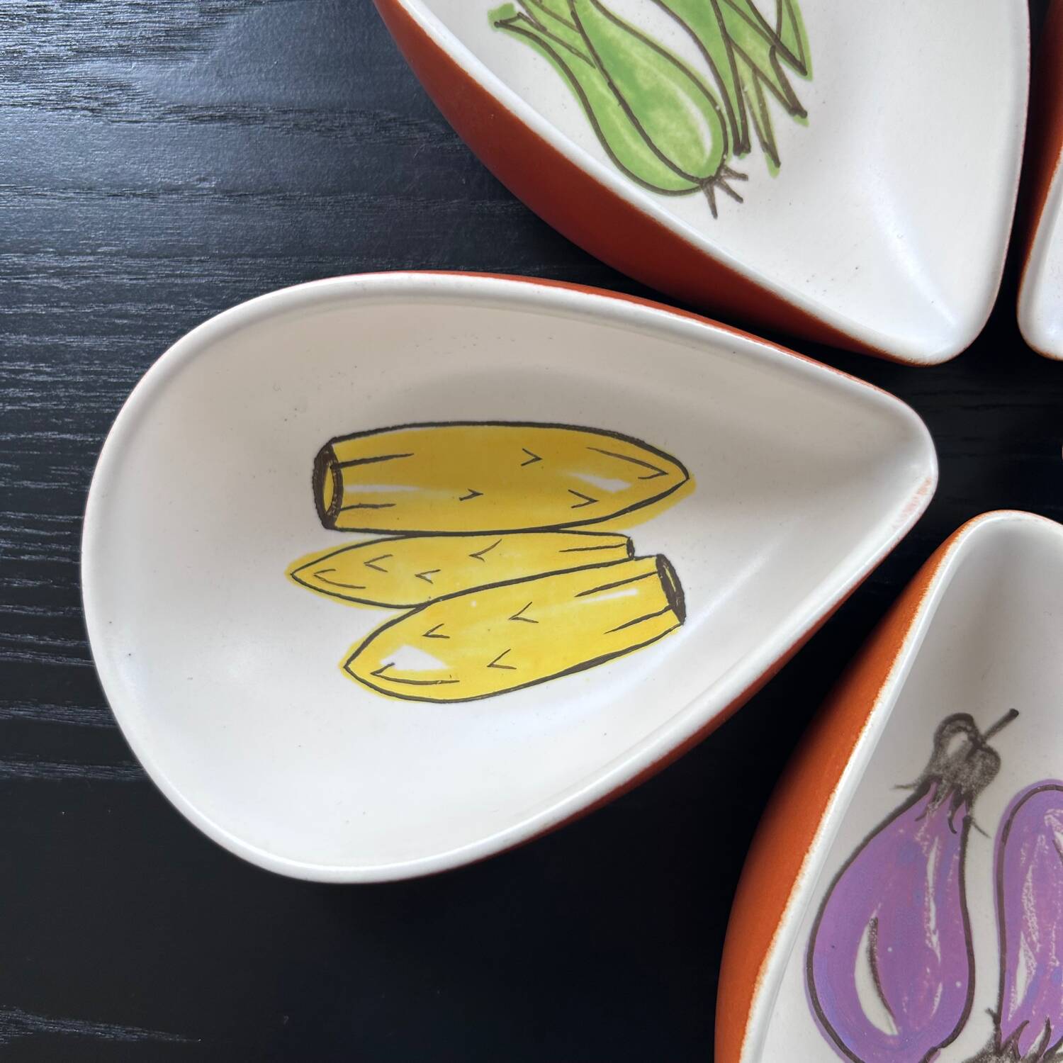 Service de 5 coupelles décor légumes