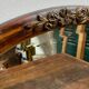 Miroir en bois et plâtre, décor fleuri, Art Déco