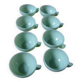Lot de 8 tasses vintage en opaline vert pâle.