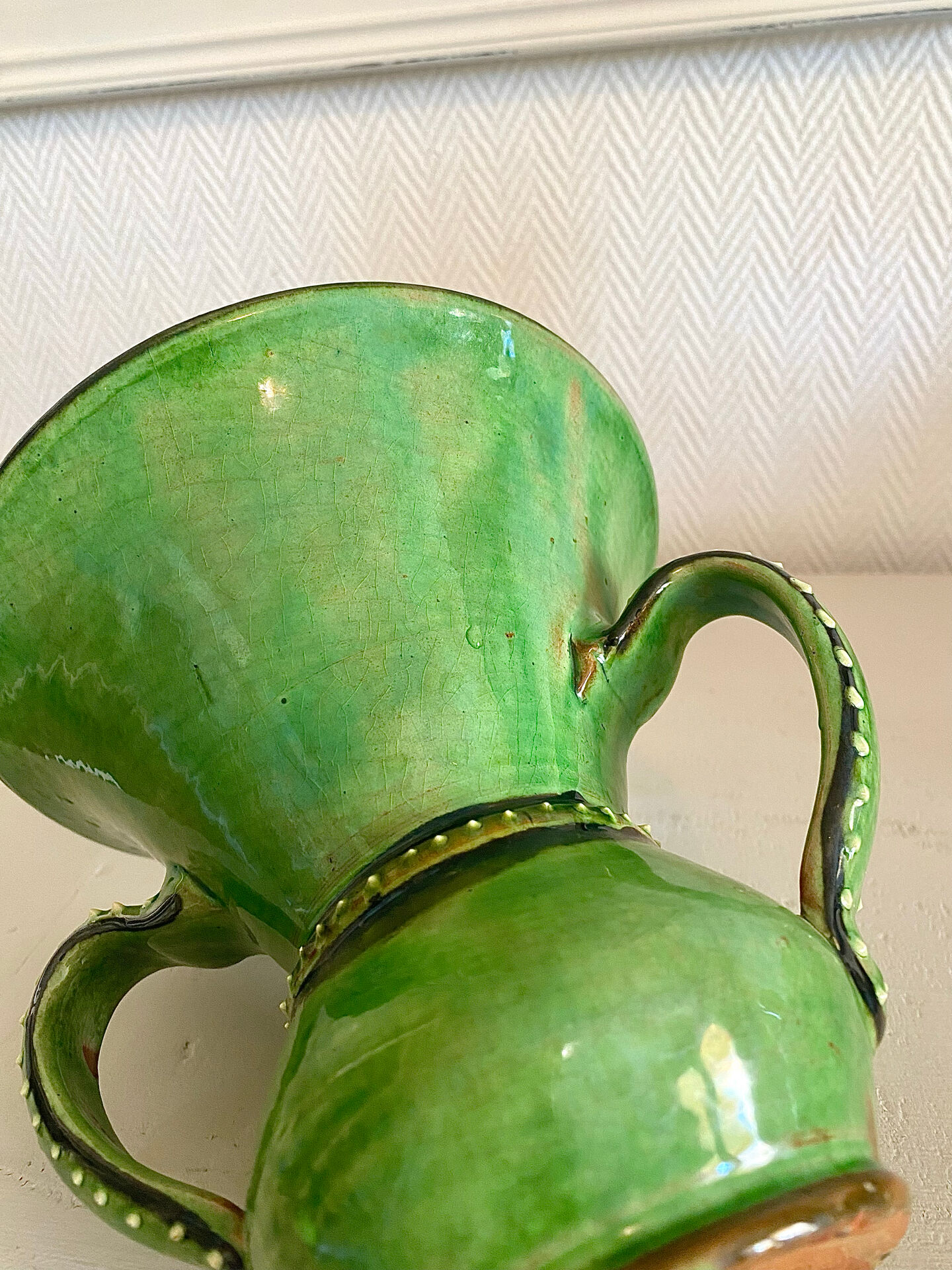 Vase en terre cuite émaillé vert