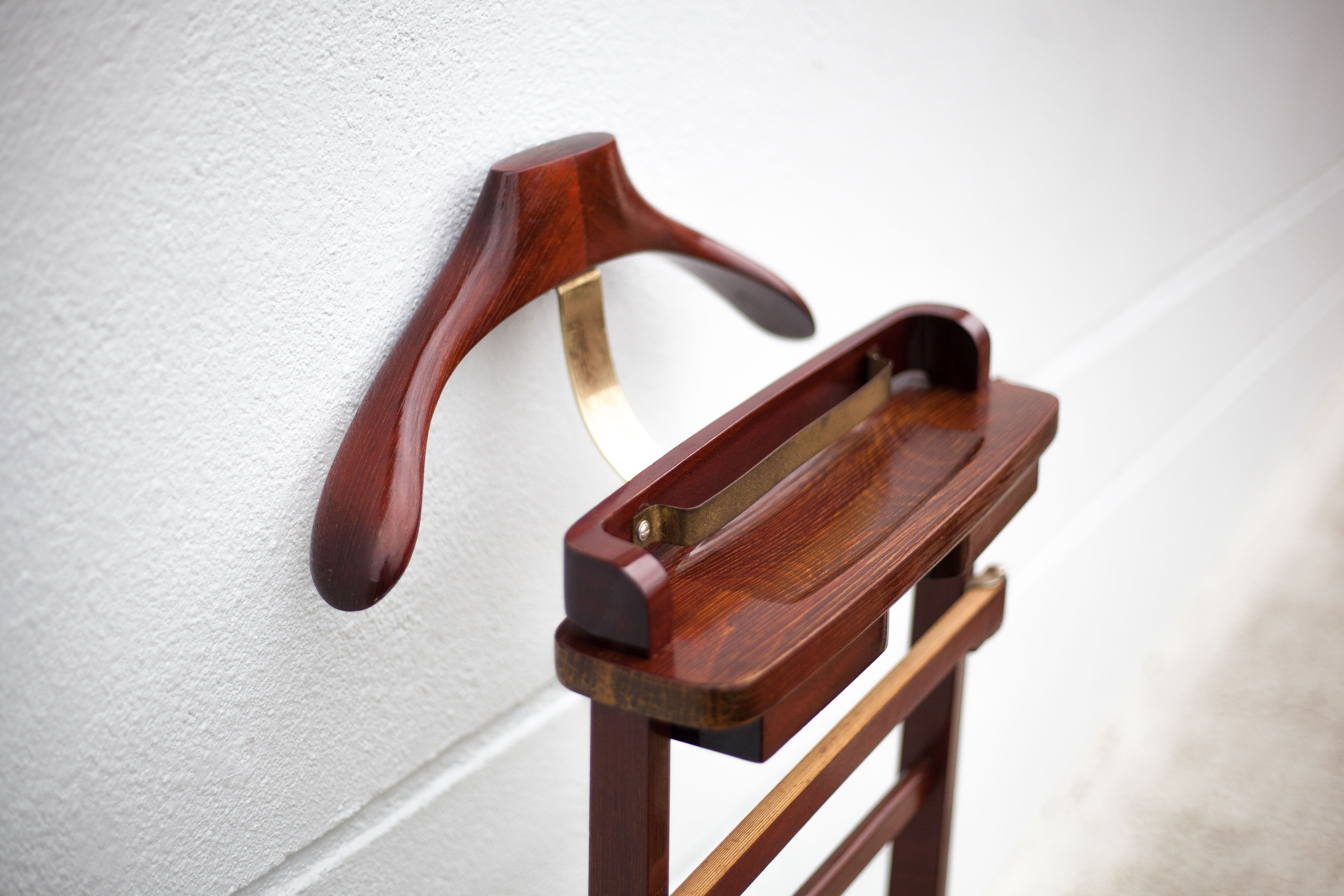 Wood and brass Reguitti valet