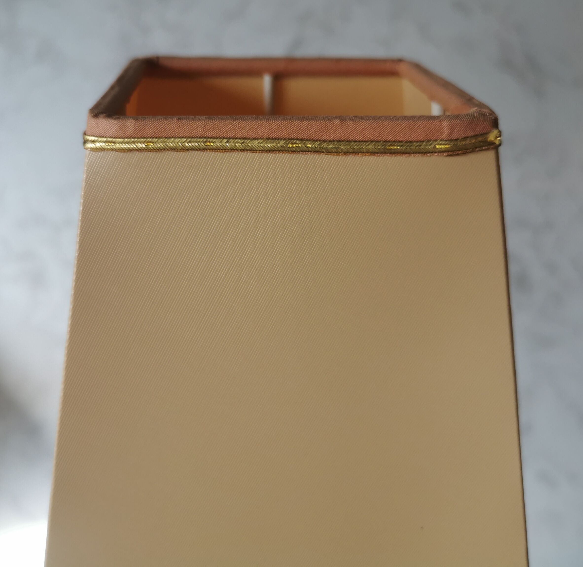 Coral lamp and gold house Le Dauphin