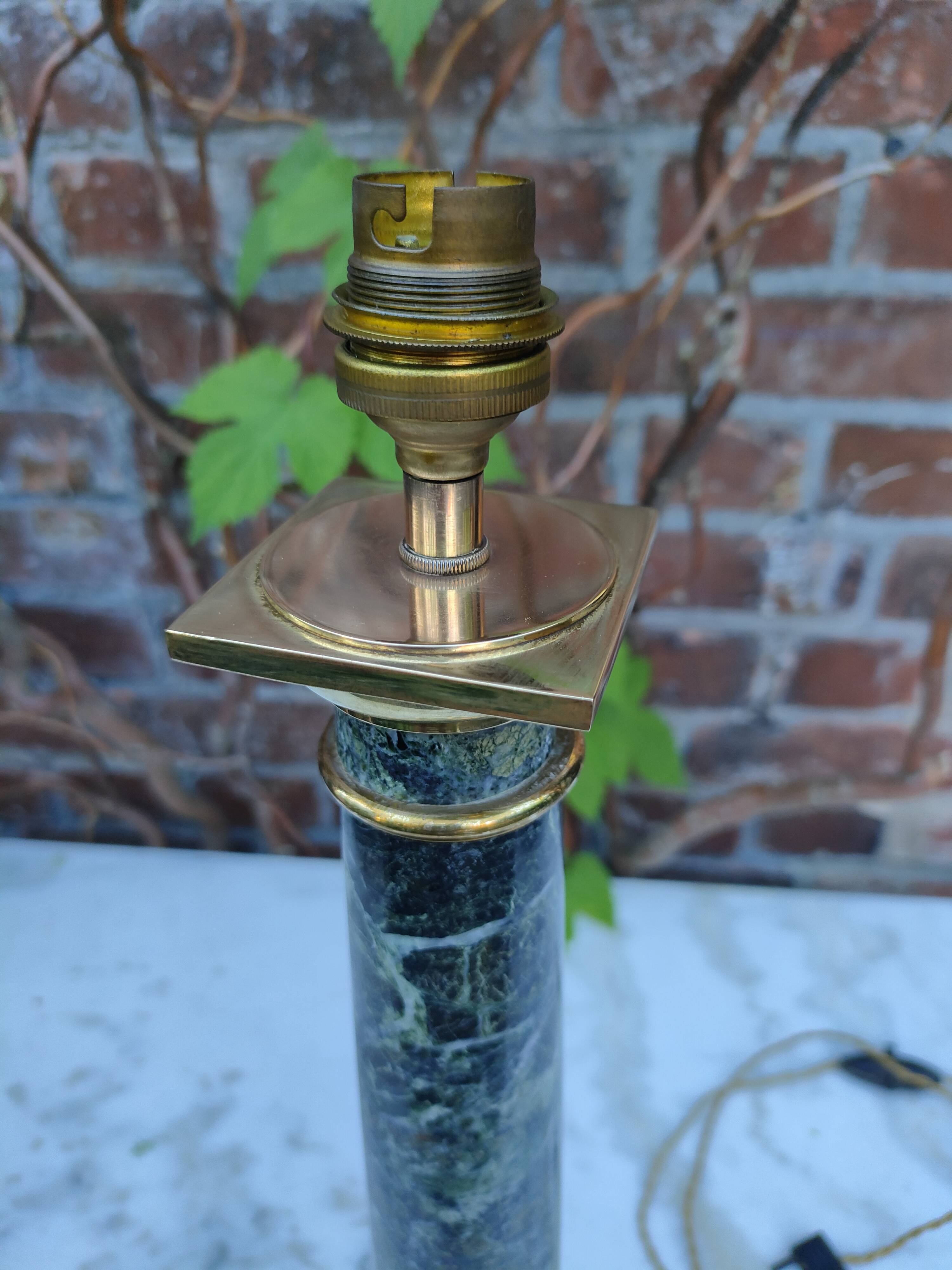 Column lamp base in Corinthian style in Napoleon III green marble.