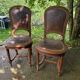 Paire de chaises en chêne et cuir