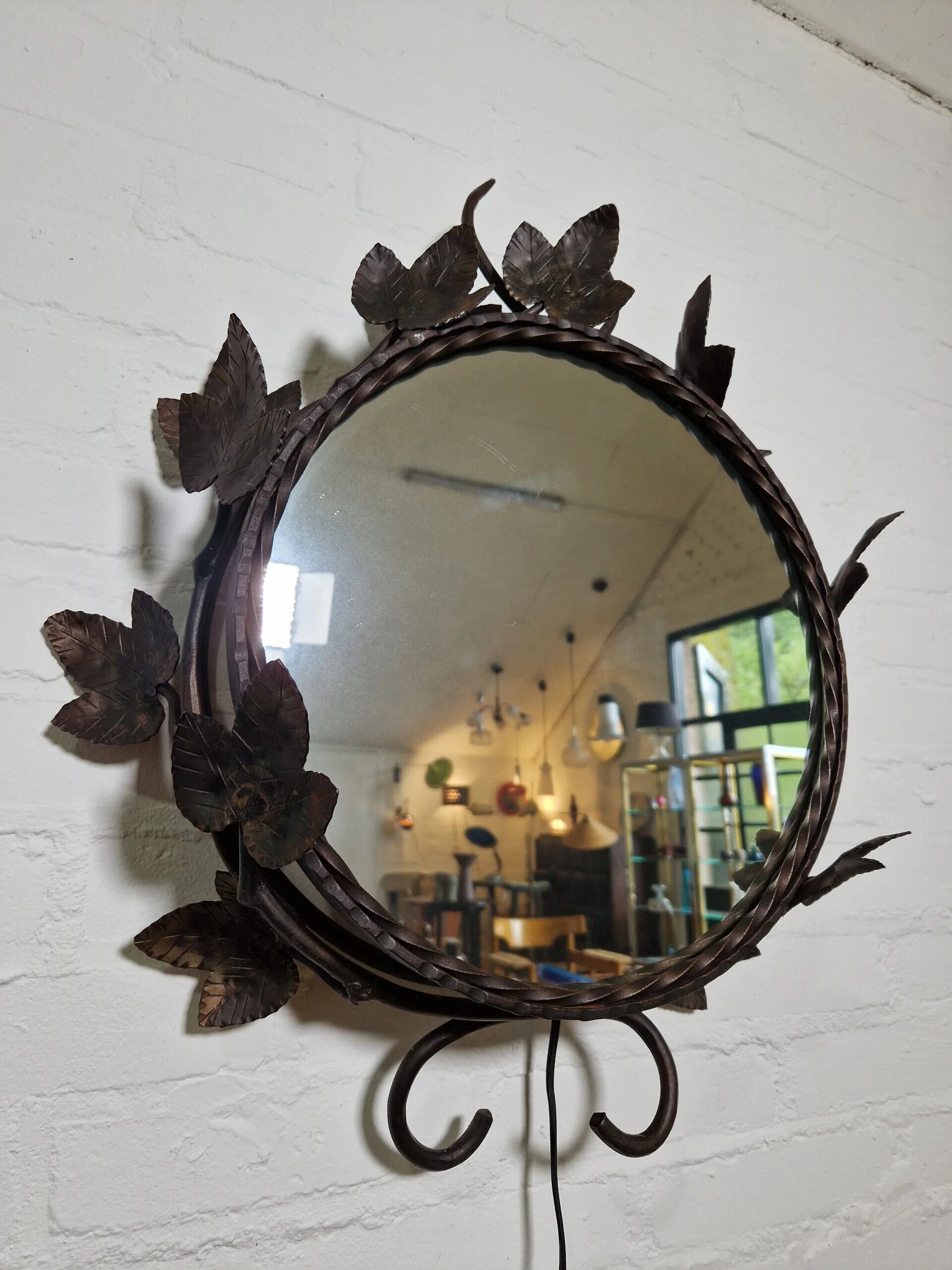 Miroir en fer forgé rétroéclairé en forme de feuille, France, années 1960